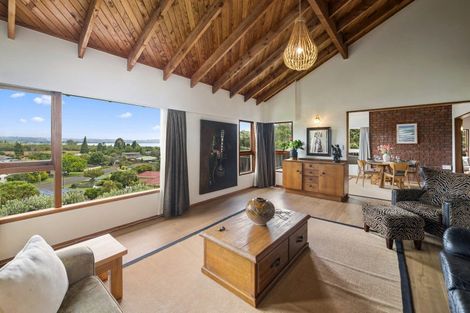 Photo of property in 11 Rika Place, Kawaha Point, Rotorua, 3010