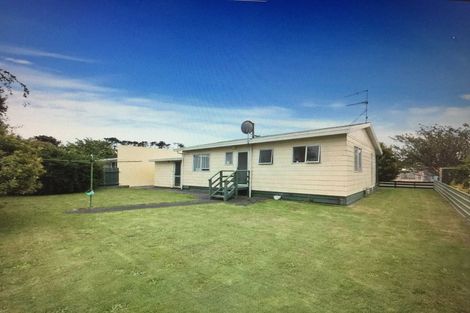 Photo of property in 1 Charles Major Place, Hawera, 4610