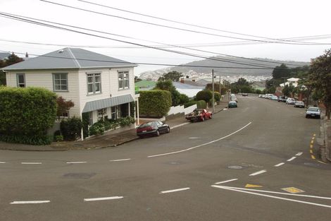 Photo of property in 2 Sugarloaf Road, Brooklyn, Wellington, 6021