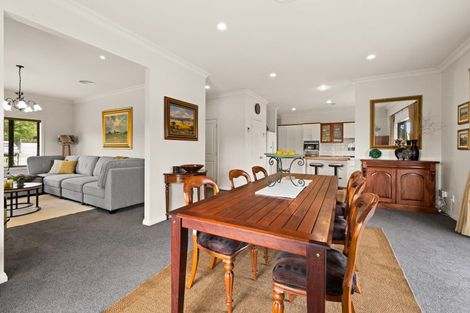 Photo of property in 2 Redwood Close, Havelock North, 4130