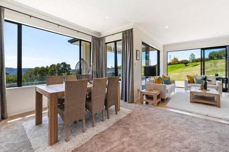 Photo of property in 10 Warman Road, Okura, Auckland, 0792