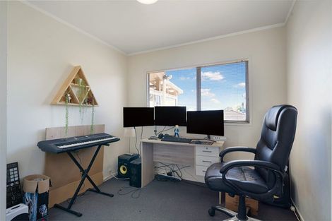 Photo of property in 42a Farwood Drive, Henderson, Auckland, 0612