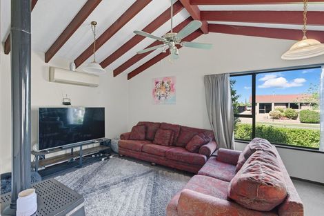 Photo of property in 12 Harkness Place, Avonhead, Christchurch, 8042