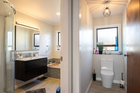 Photo of property in 9 Lombardy Place, Whalers Gate, New Plymouth, 4310