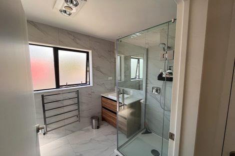 Photo of property in 14f Kelwyn Road, Kelston, Auckland, 0602