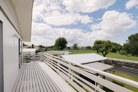 Photo of property in 53 Wikiriwhi Crescent, Awapuni, Palmerston North, 4412