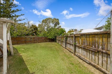 Photo of property in 39 Rewarewa Road, Te Atatu Peninsula, Auckland, 0610