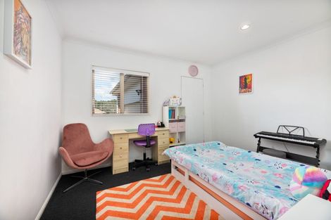 Photo of property in 13 Westglen Place, Ranui, Auckland, 0612