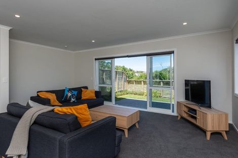 Photo of property in 2/20 Glanmire Road, Newlands, Wellington, 6037