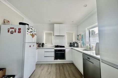 Photo of property in 40b Kervil Avenue, Te Atatu Peninsula, Auckland, 0610