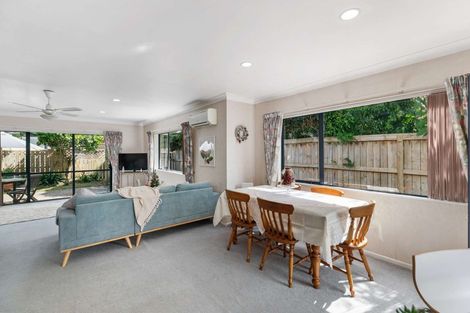 Photo of property in 14a Campbell Place, Papakura, 2110