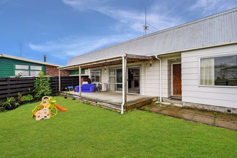 Photo of property in 1/17a Tawa Road, Te Atatu Peninsula, Auckland, 0610