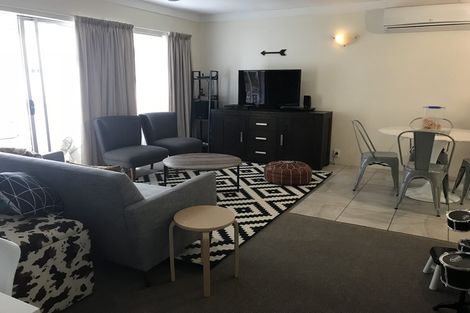 Photo of property in 2/15 Dunraven Place, Torbay, Auckland, 0630