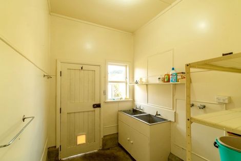 Photo of property in 18 Beauchamp Street, Tawa, Wellington, 5028