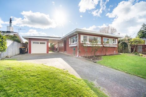 Photo of property in 4 Wikiriwhi Crescent, Awapuni, Palmerston North, 4412