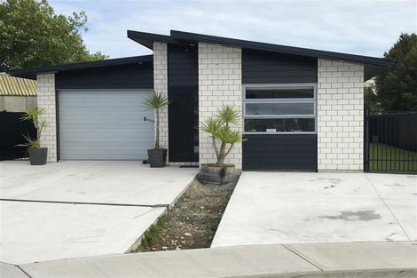 Photo of property in 14 Passchendaele Grove, Trentham, Upper Hutt, 5018