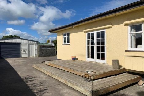 Photo of property in 2 Collins Street, Hawera, 4610