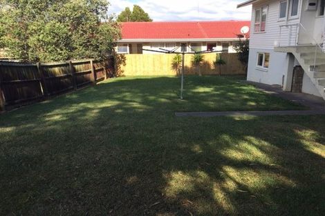 Photo of property in 4 Longbill Place, Glendene, Auckland, 0602