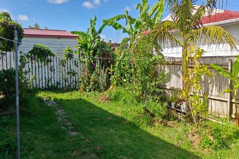 Photo of property in 2/24a Waimumu Road, Massey, Auckland, 0614