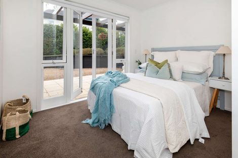 Photo of property in 10 Glenfern Road, Mellons Bay, Auckland, 2014