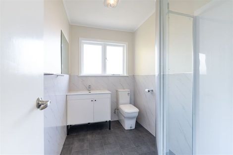 Photo of property in 4 Longburn Road, Henderson, Auckland, 0610