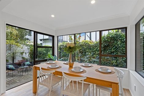 Photo of property in 9 Holly Road, Merivale, Christchurch, 8014