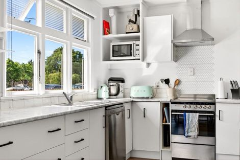 Photo of property in 382 High Street South, Carterton, 5713