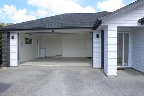 Photo of property in 21 Eastview Crescent, Stanmore Bay, Whangaparaoa, 0932