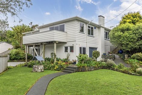 Photo of property in 13 Kowhai Street, Tawa, Wellington, 5028