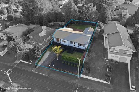 Photo of property in 6 Brouder Place, Hillpark, Auckland, 2102
