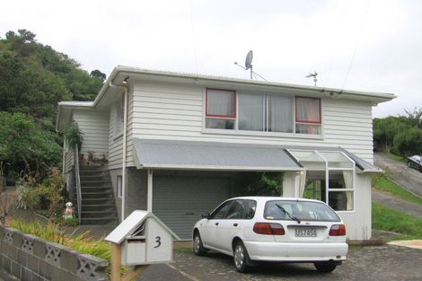 Photo of property in 3 Julia Place, Tawa, Wellington, 5028