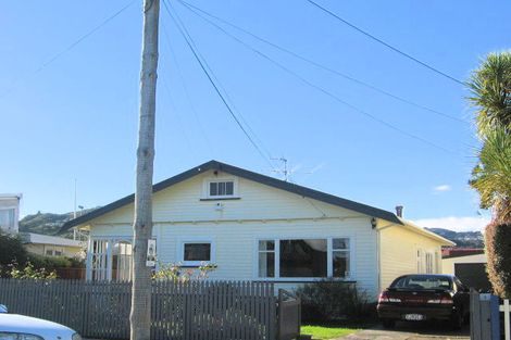 Photo of property in 1 Roxburgh Grove, Petone, Lower Hutt, 5012