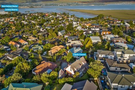 Photo of property in 7 Kerlin Crescent, West Harbour, Auckland, 0618