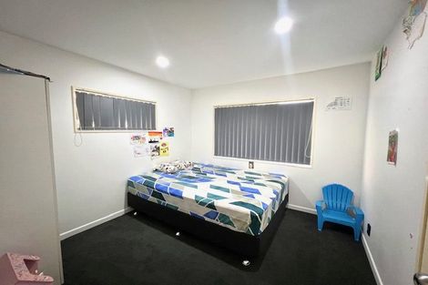 Photo of property in 17 Semillon Avenue, Henderson, Auckland, 0612