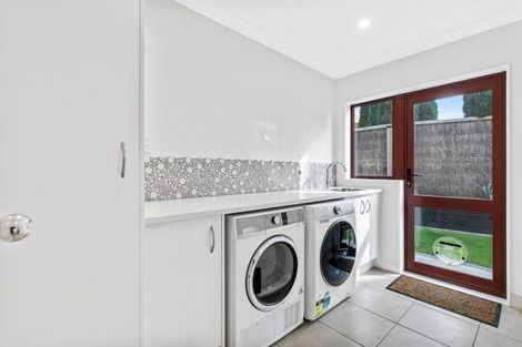 Photo of property in 13 Onemana Way, Te Atatu Peninsula, Auckland, 0610