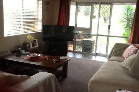 Photo of property in 1/6 Sunshine Place, Papakura, 2110