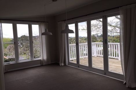 Photo of property in 19 Sunnynook Road, Forrest Hill, Auckland, 0620