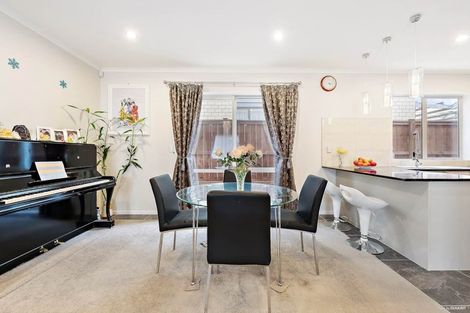 Photo of property in 1 Sunshine Lane, Flat Bush, Auckland, 2019