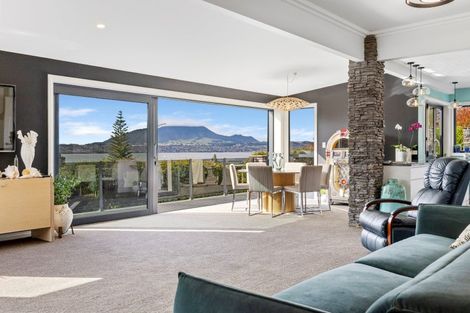 Photo of property in 2 Scenic Heights, Acacia Bay, Taupo, 3330