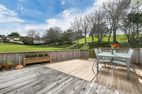 Photo of property in 21 Battle Place, Glenfield, Auckland, 0629