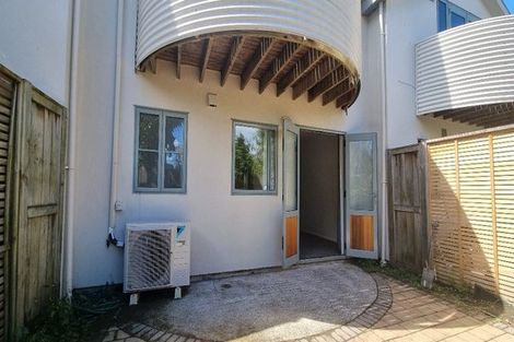 Photo of property in 28d Hallenstein Street, Queenstown, 9300