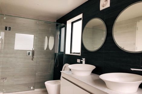 Photo of property in 33a Roberts Avenue, Bayswater, Auckland, 0622