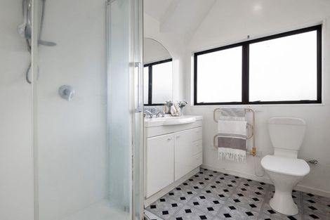 Photo of property in 1/163 Oaktree Avenue, Browns Bay, Auckland, 0630