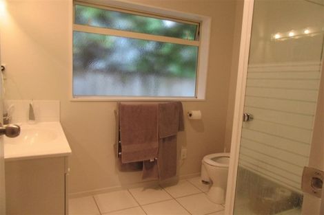 Photo of property in 8a Margaret Henry Crescent, Oteha, Auckland, 0632