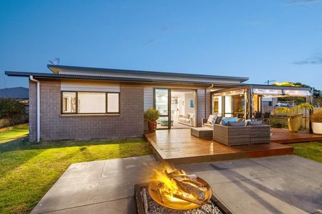Photo of property in 6 Taranui Way, Paraparaumu Beach, Paraparaumu, 5032