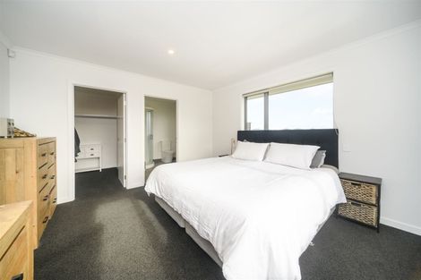 Photo of property in 24 Monaco Grove, Fitzherbert, Palmerston North, 4410