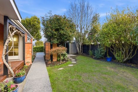 Photo of property in 7 Calbreath Place, Russley, Christchurch, 8042