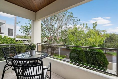 Photo of property in 27a Marau Crescent, Mission Bay, Auckland, 1071