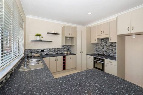 Photo of property in 23 South Kensington Way, Henderson, Auckland, 0612