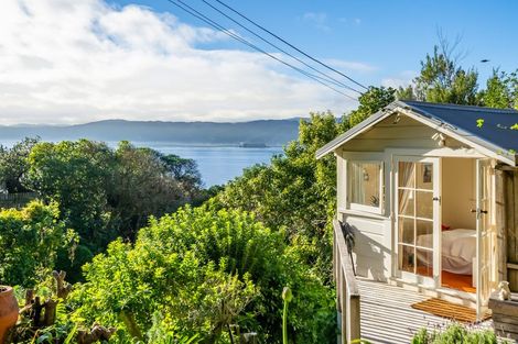 Photo of property in 46 Fortification Road, Karaka Bays, Wellington, 6022